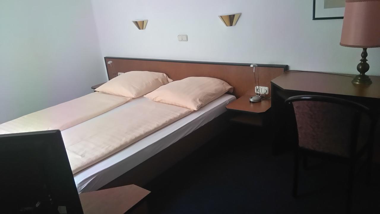 Hotel Loewensteiner Hof Haus Am Neuplatz فيرتهايم المظهر الخارجي الصورة